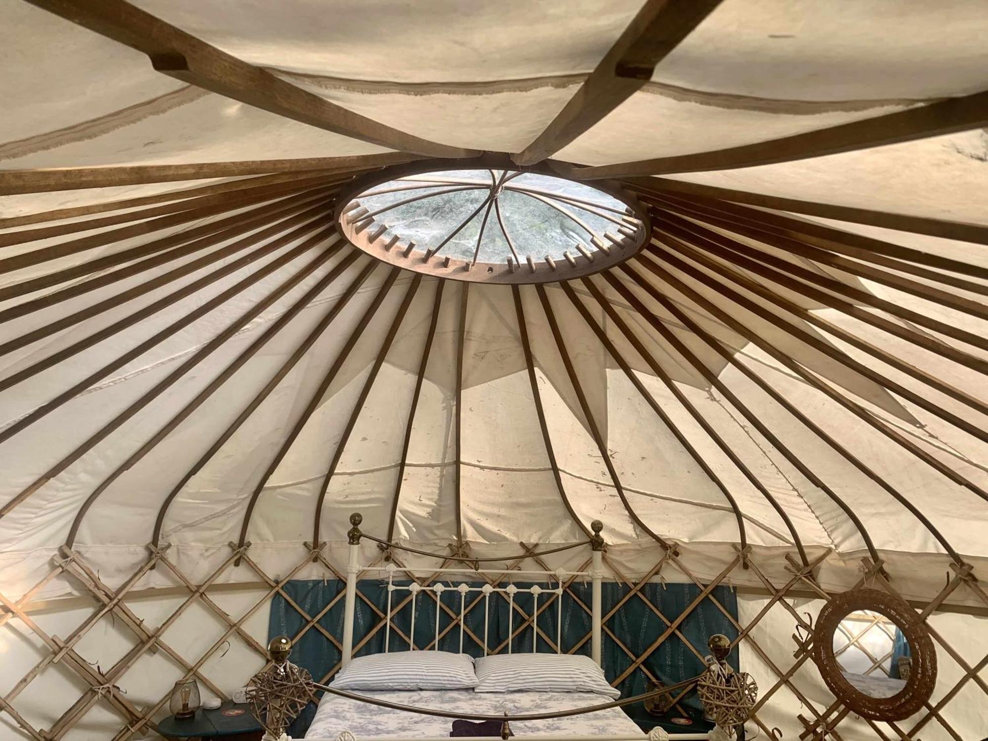 Ceridwen Glamping, Double Decker Bus And Yurts Hotel Llandysul Exterior foto