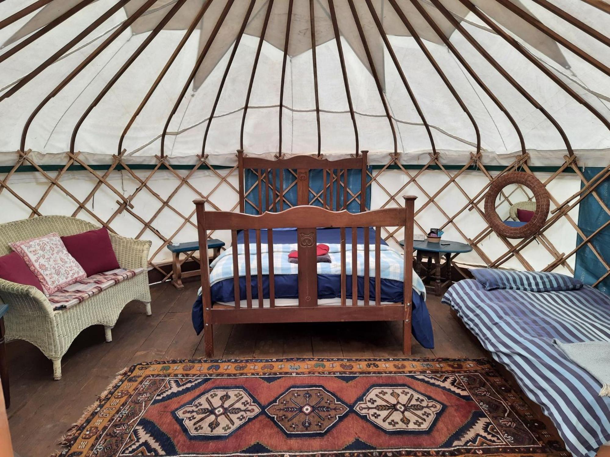 Ceridwen Glamping, Double Decker Bus And Yurts Hotel Llandysul Exterior foto