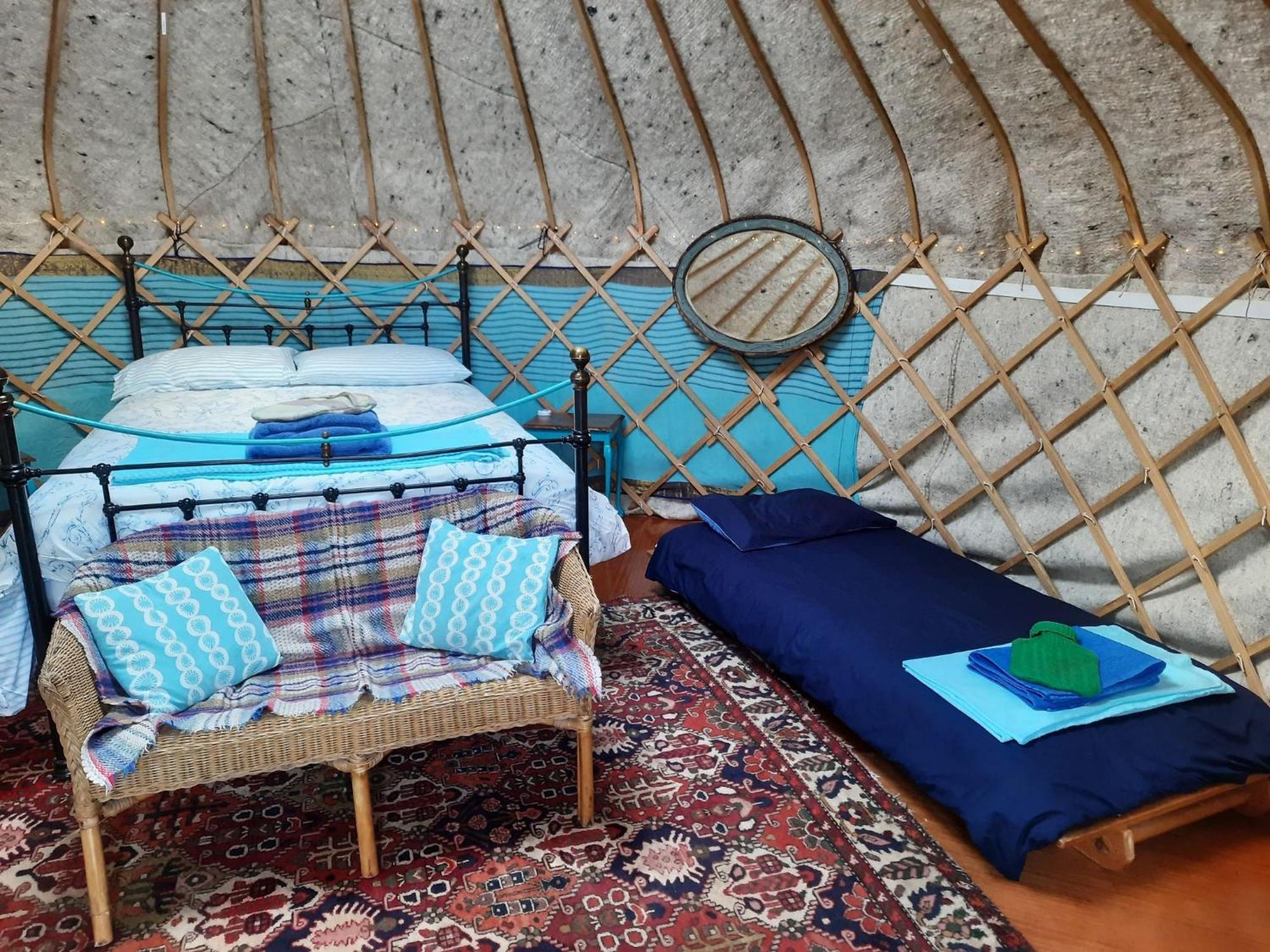Ceridwen Glamping, Double Decker Bus And Yurts Hotel Llandysul Exterior foto