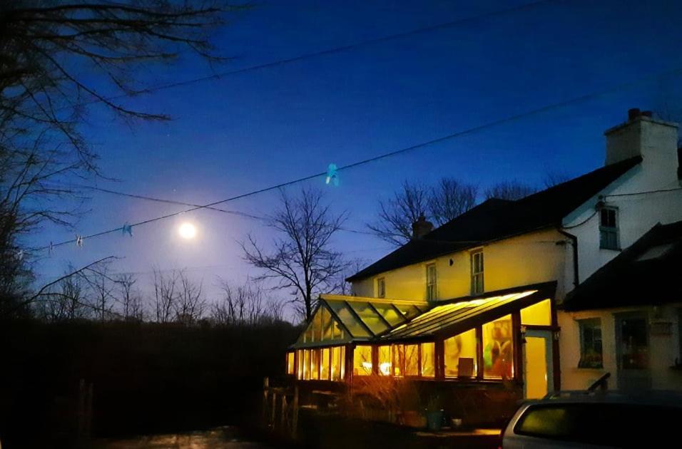Ceridwen Glamping, Double Decker Bus And Yurts Hotel Llandysul Exterior foto