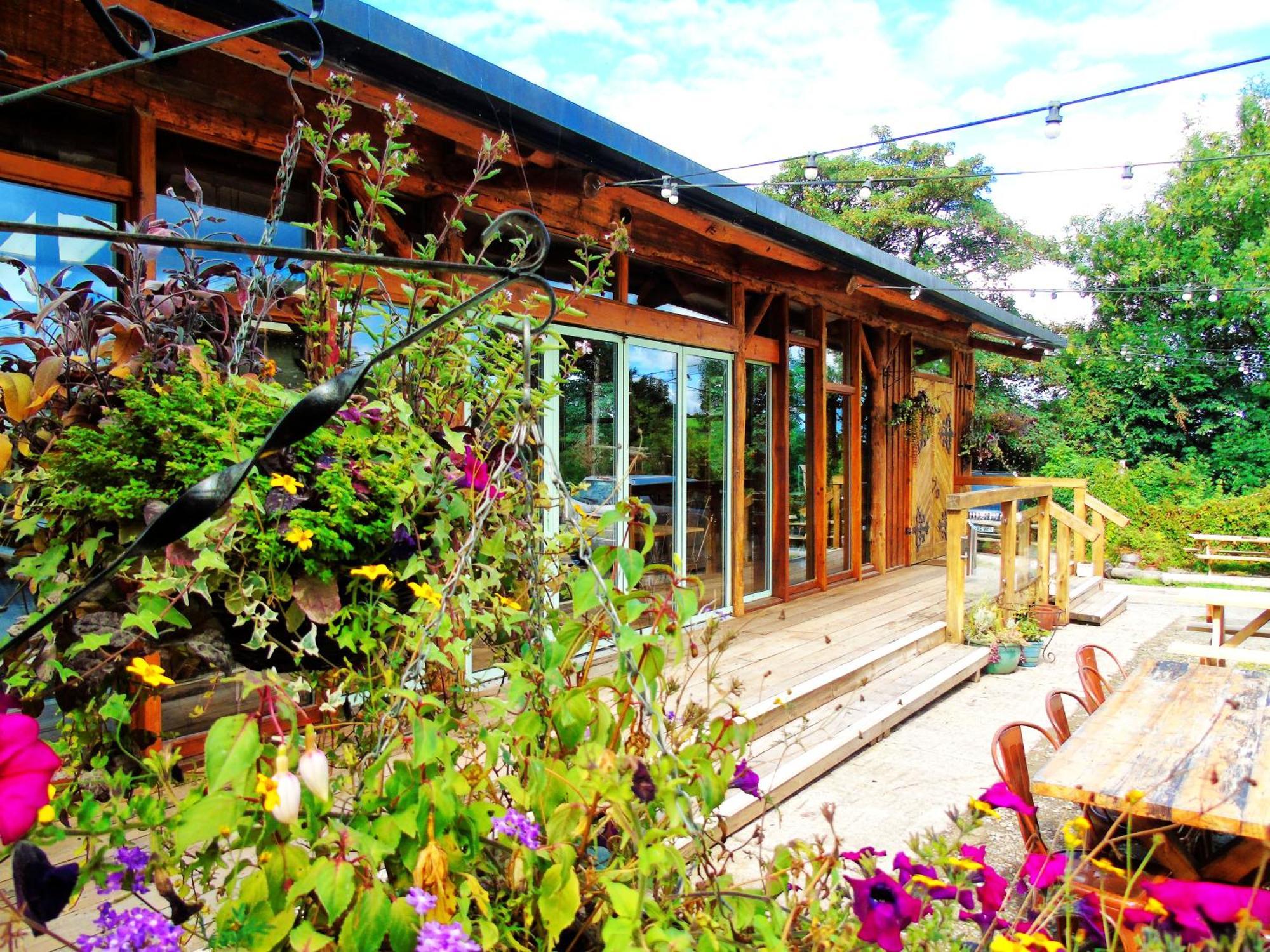 Ceridwen Glamping, Double Decker Bus And Yurts Hotel Llandysul Exterior foto